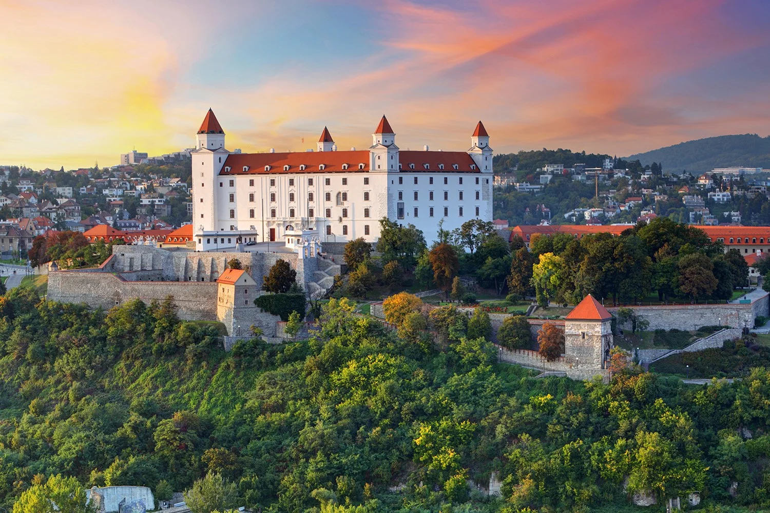 theromanticdanube_Bratislava_ss157235420_Bratislavacastle_gallery.jpg