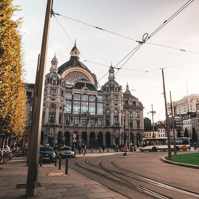 More stunning beauty coming from Belgium. This time, from Antwerp. This is Antwerp Central, the main train station in the diverse city.
.
.
.
#antwerp #belgium #travel #travelbelgium #abmtravelbug #abmlifeiscolorful #beautifuldestinations #architectu