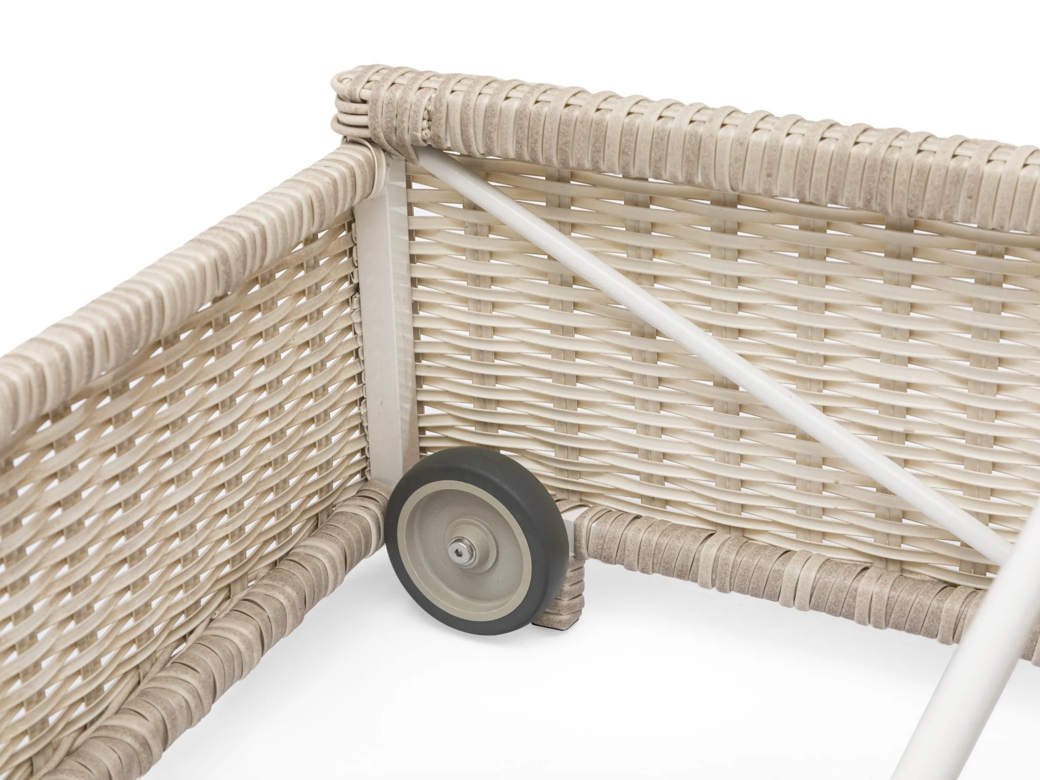 FurnitureOkay-Dubai-Wicker-Sunlounger-White-Shell-4.jpg