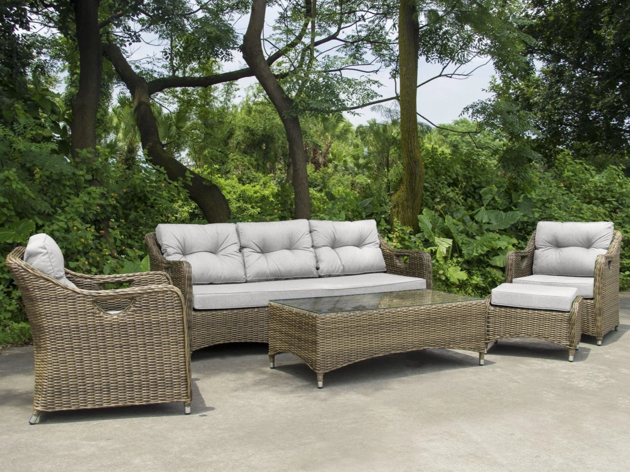 Liverpool-5-Piece-Wicker-Outdoor-Lounge-Setting-3_73f8b879-3dd4-4a7d-a6a8-a73223a4462a.jpg