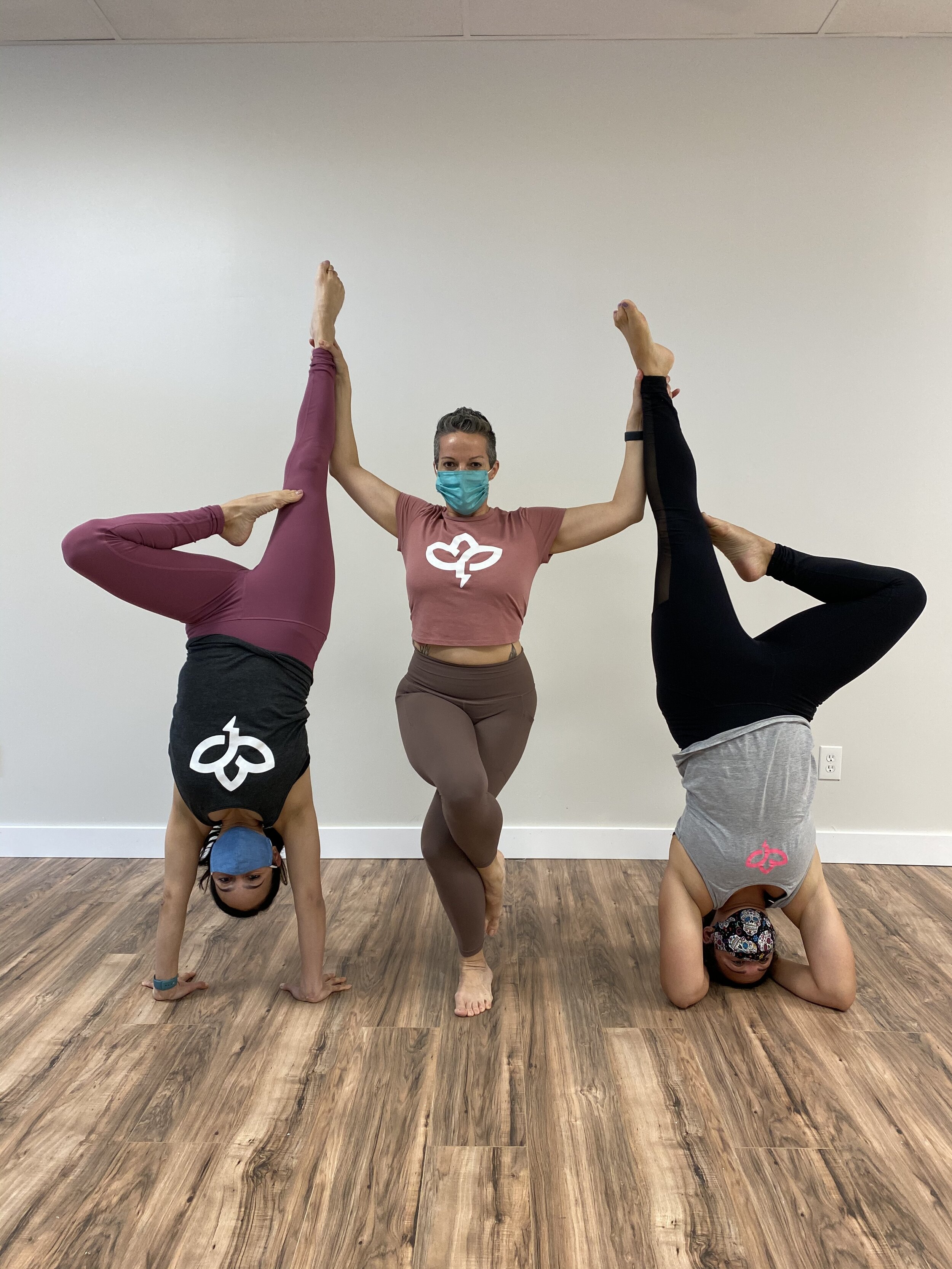 Marissa, @angelfoodie @kellilovemusic all three of us rocking gear by  @onetribeapparel @hanumanloki | Acro yoga poses, 3 person yoga poses,  Couples yoga poses