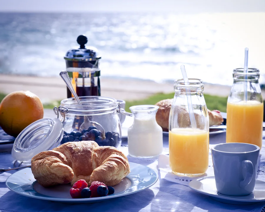 bigstock-breakfast-at-the-beach-72611452_900.jpg