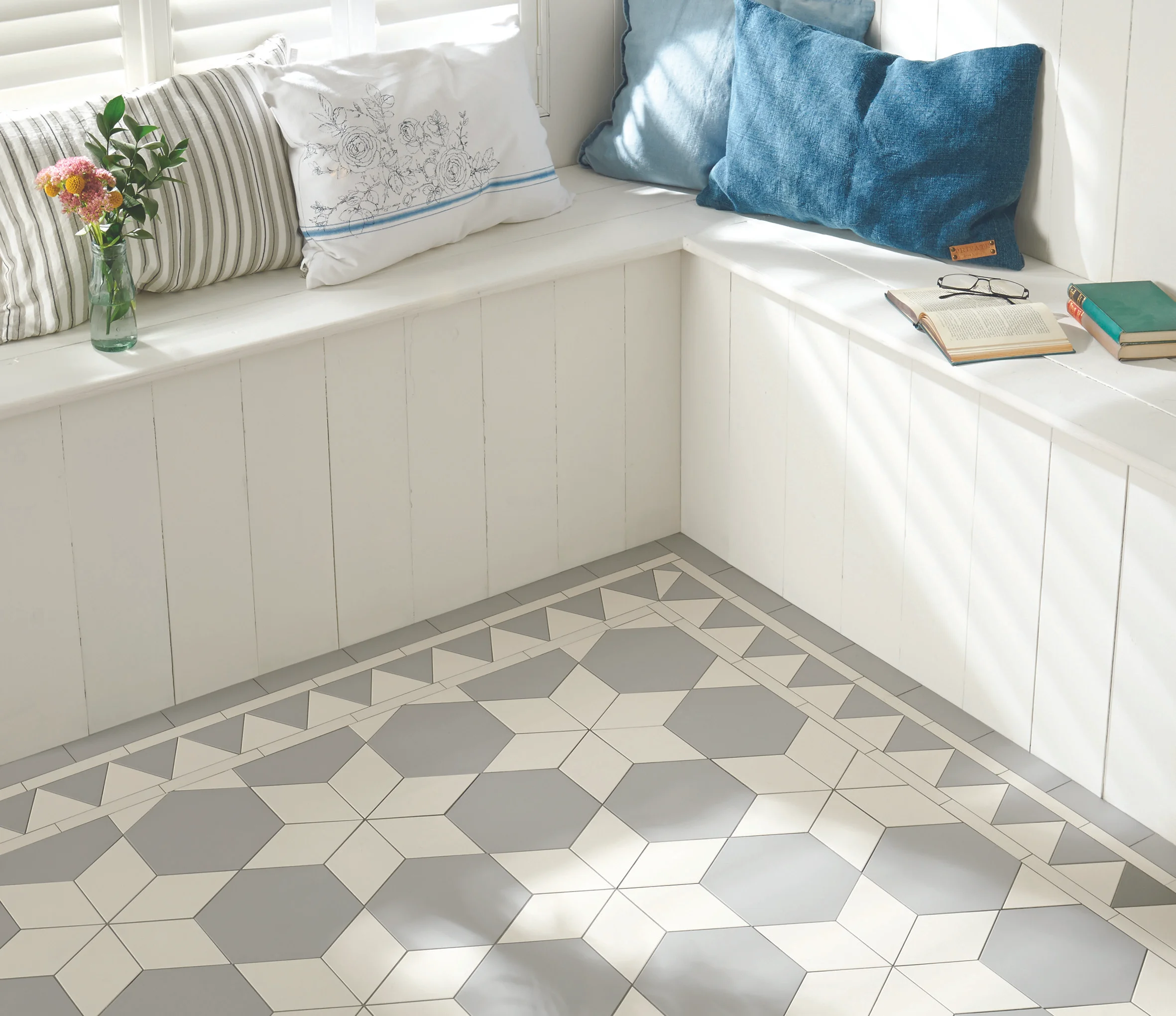 Original Style - VFT - Carlisle pattern with Woolf border in Grey and Dover White.jpg
