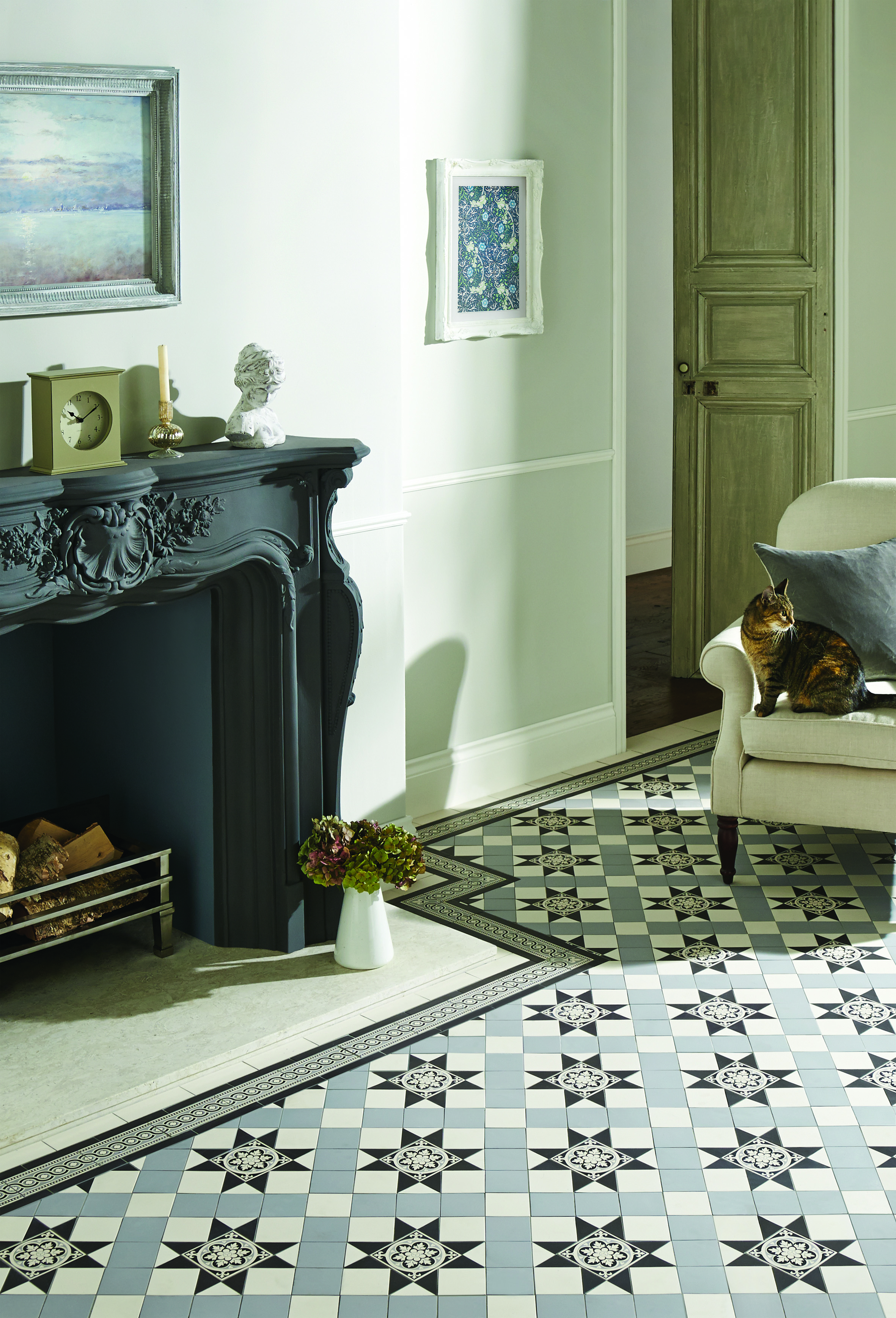 Original Style - VFT - Blenheim pattern in Black Grey and Dover White with Telford border.jpg