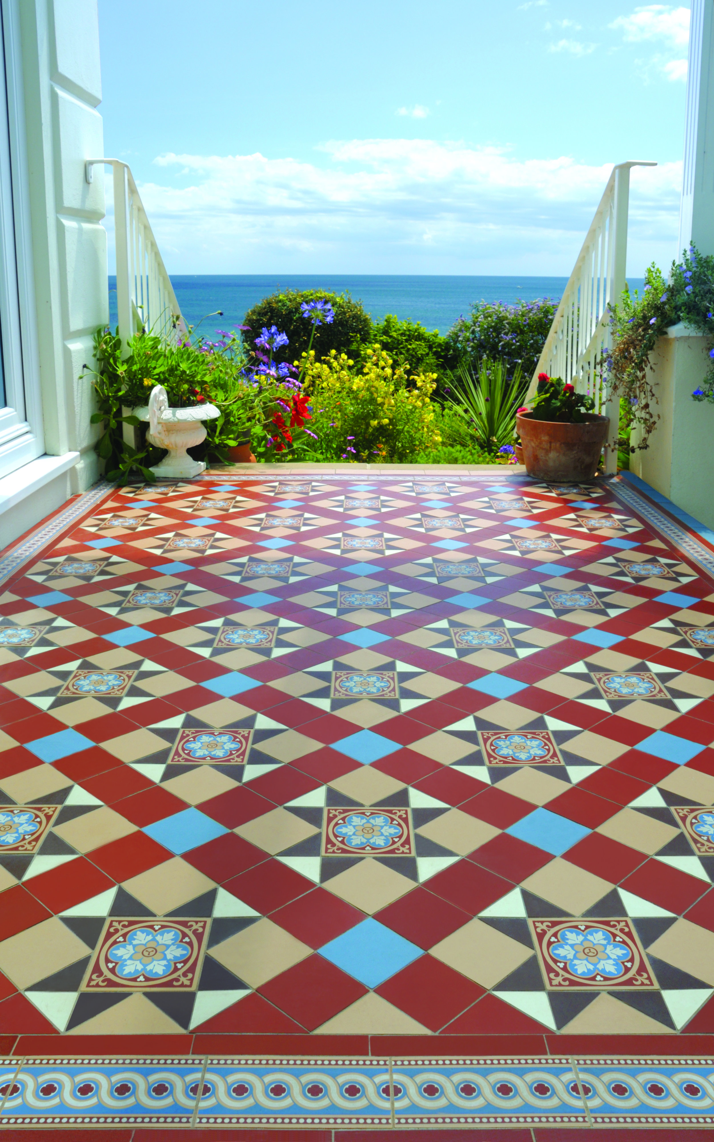 Original Style - VFT - Blenheim pattern with Telford border in Red, Blue, Buff, Brown and White.jpg