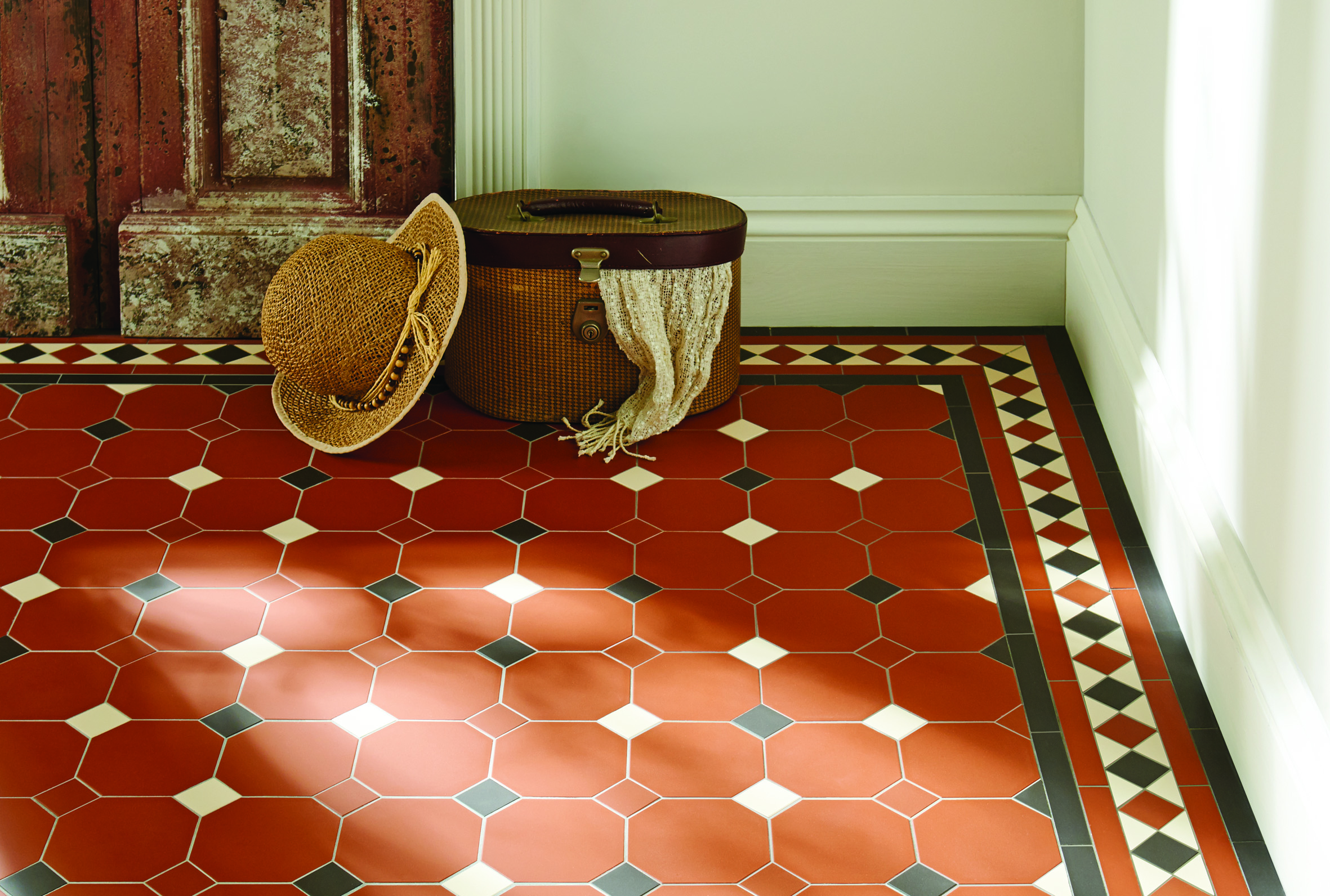 Original Style - VFT - Harrogate pattern and modified Kingsley border in Red, Black and White  2.jpg