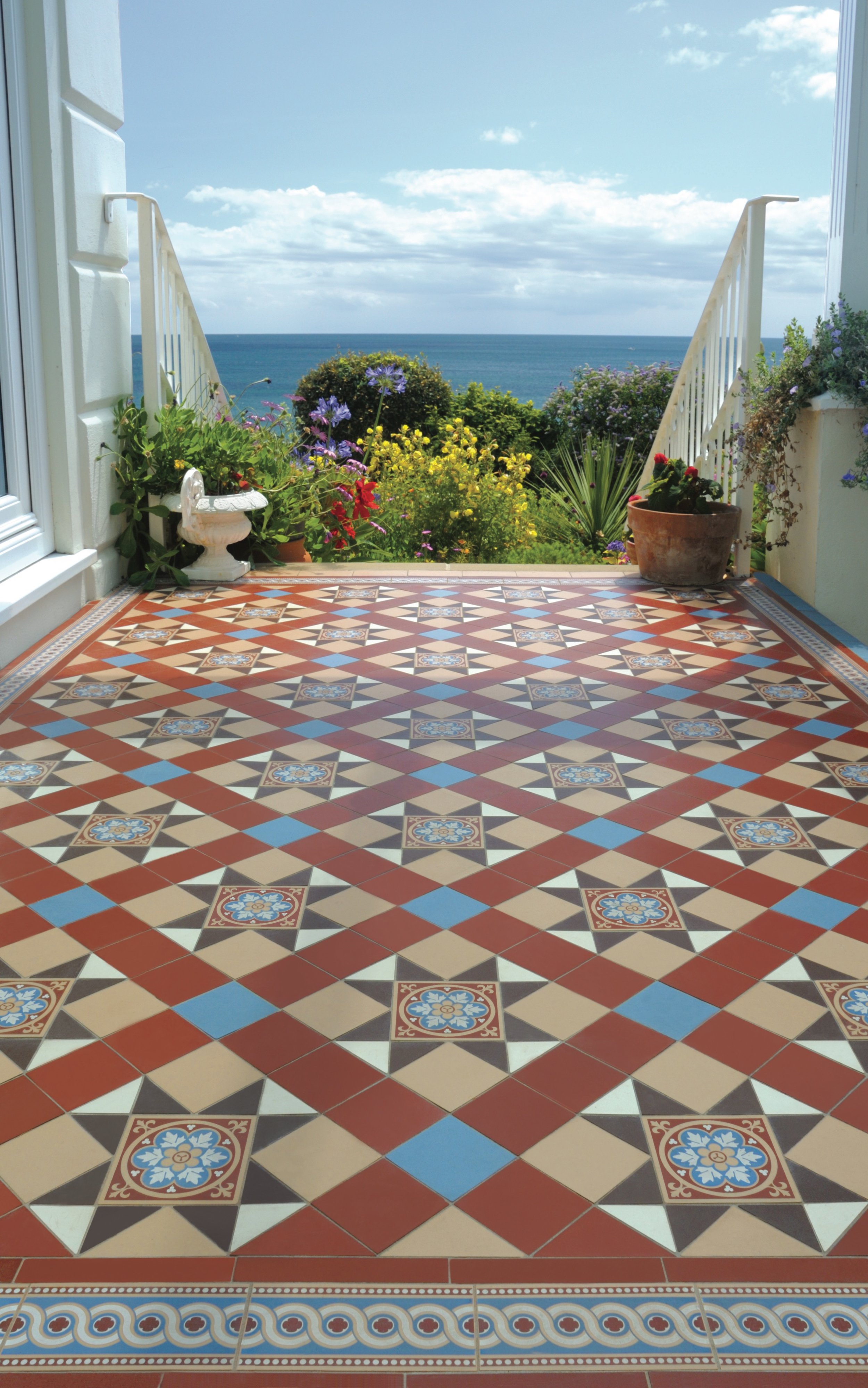 Original Style - VFT - Blenheim pattern with Telford border in Red, Blue, Buff, Brown and White.jpg