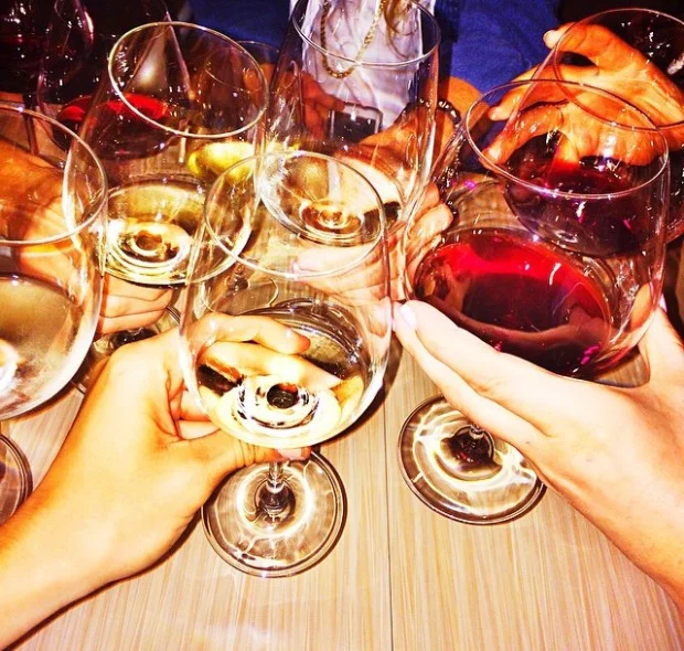 15 Reasons Why You Should Drop Everything & Drink a Glass of Wine