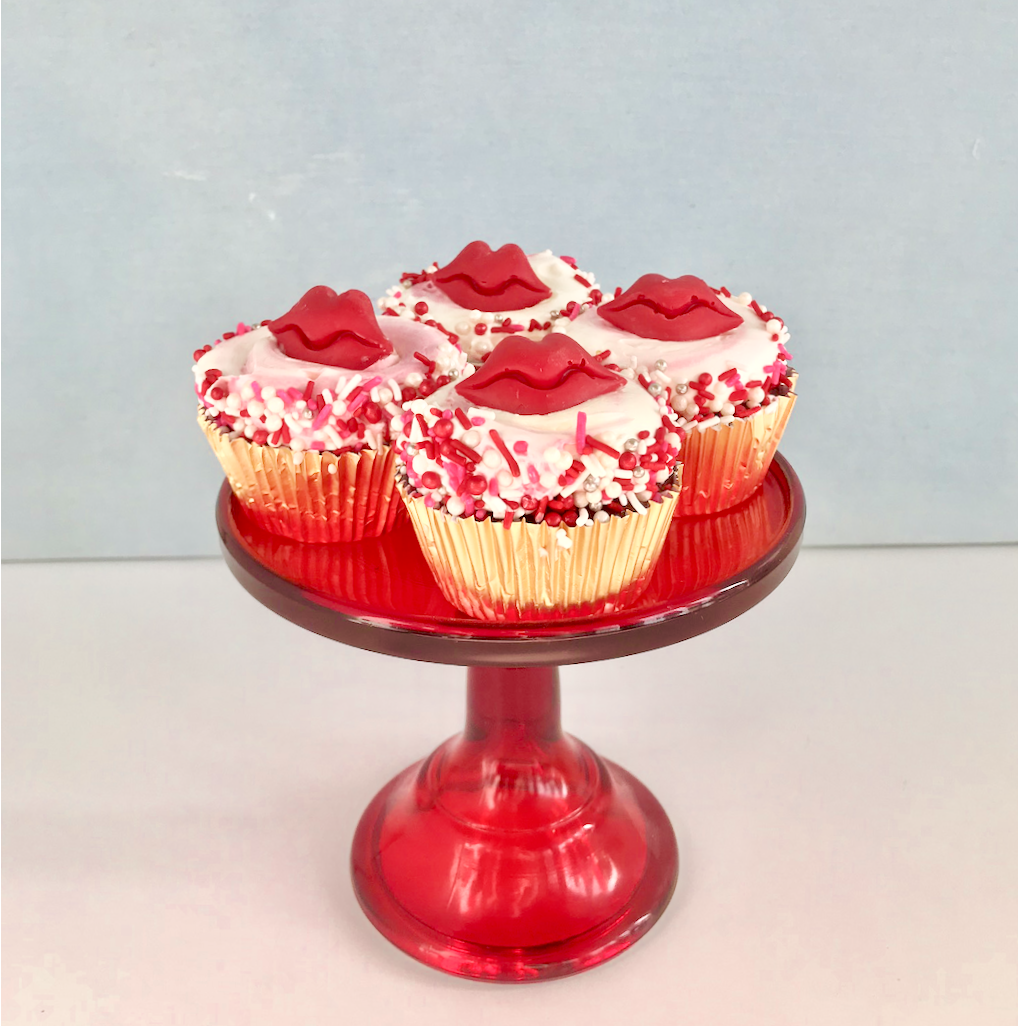 Lips Cupcakes Chocolate or Vanilla $48 dozen
