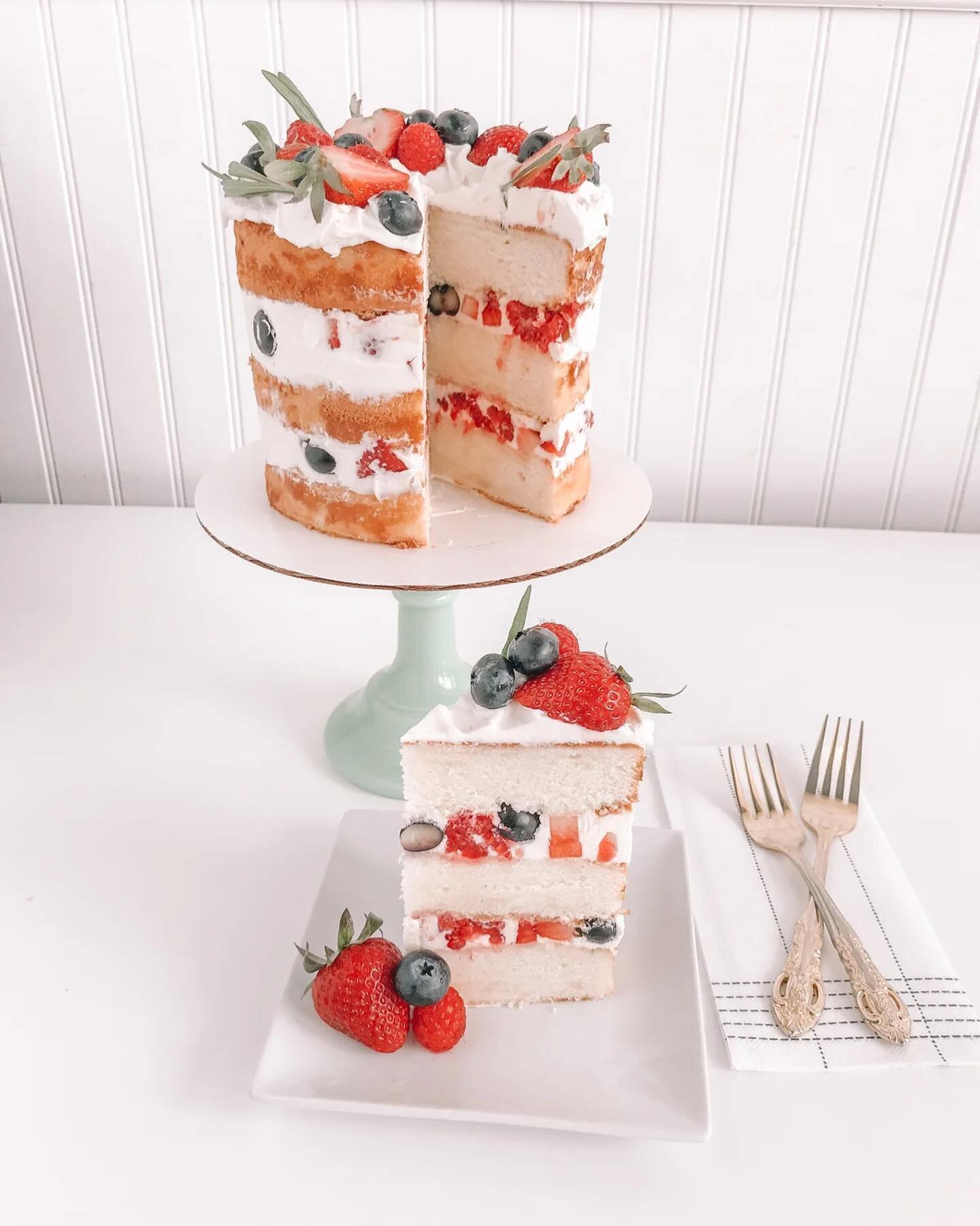 The world BEST cake is back for Mother&rsquo;s Day only! 🫐 🍓 Do not miss out, order yours today!