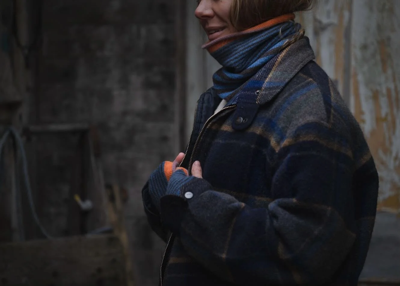 Knitted accessories inspired by the deep blue-black skins of late summer figs. Subtle rich tones with contrasting trims in warm orange and pink. 

Available in my shop - colourway: fig! 😉 

Image @sarah_sheldrake