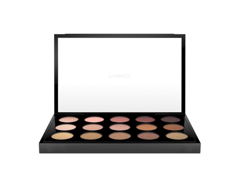  This was a long term project for Mac Cosmetics. It consisted of recreating all of their products in 3d for the site. I was responsible for modeling/lighting and texturing for these and many more products. 