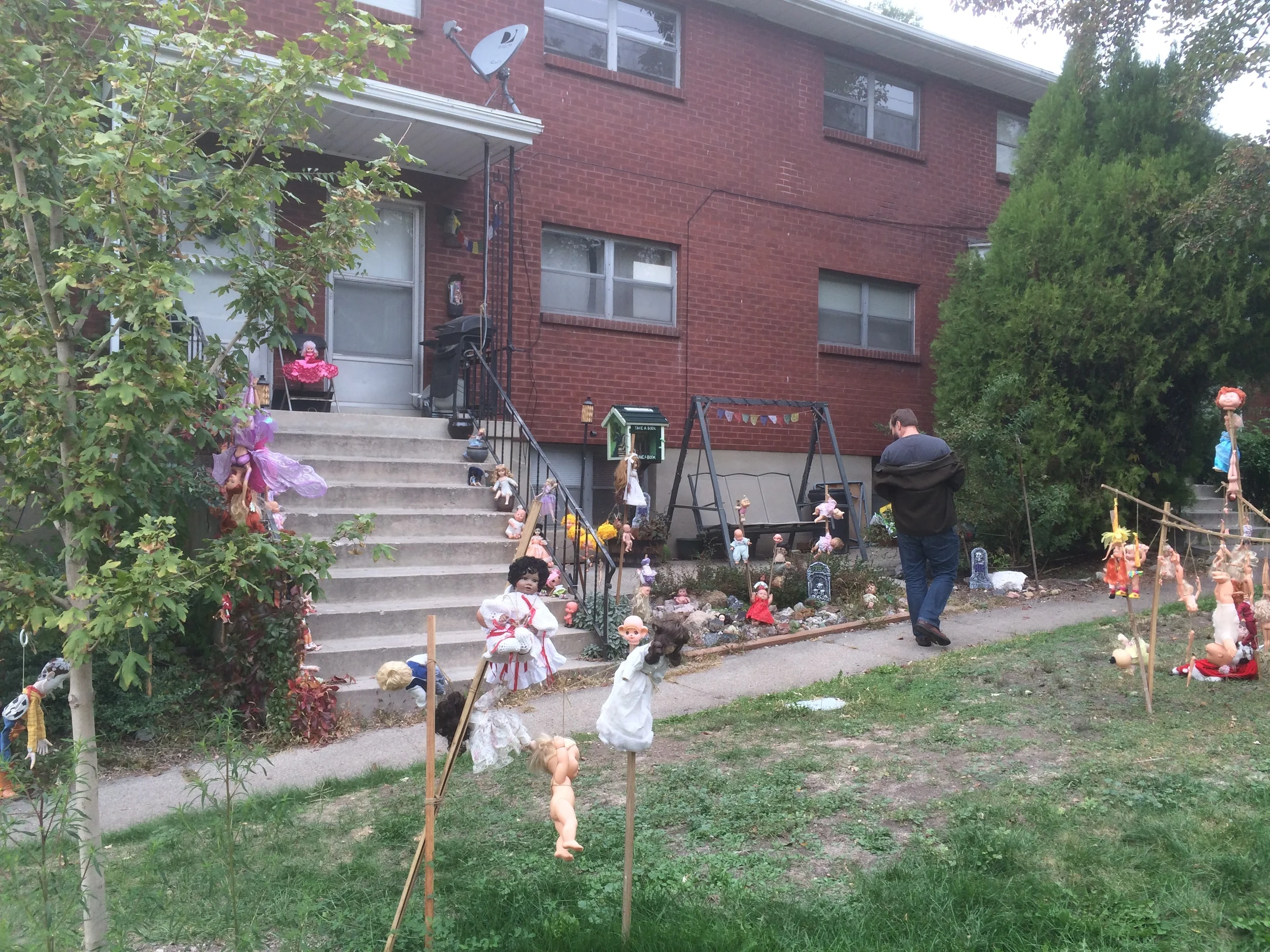 killing field of the dolls (on the walk there)
