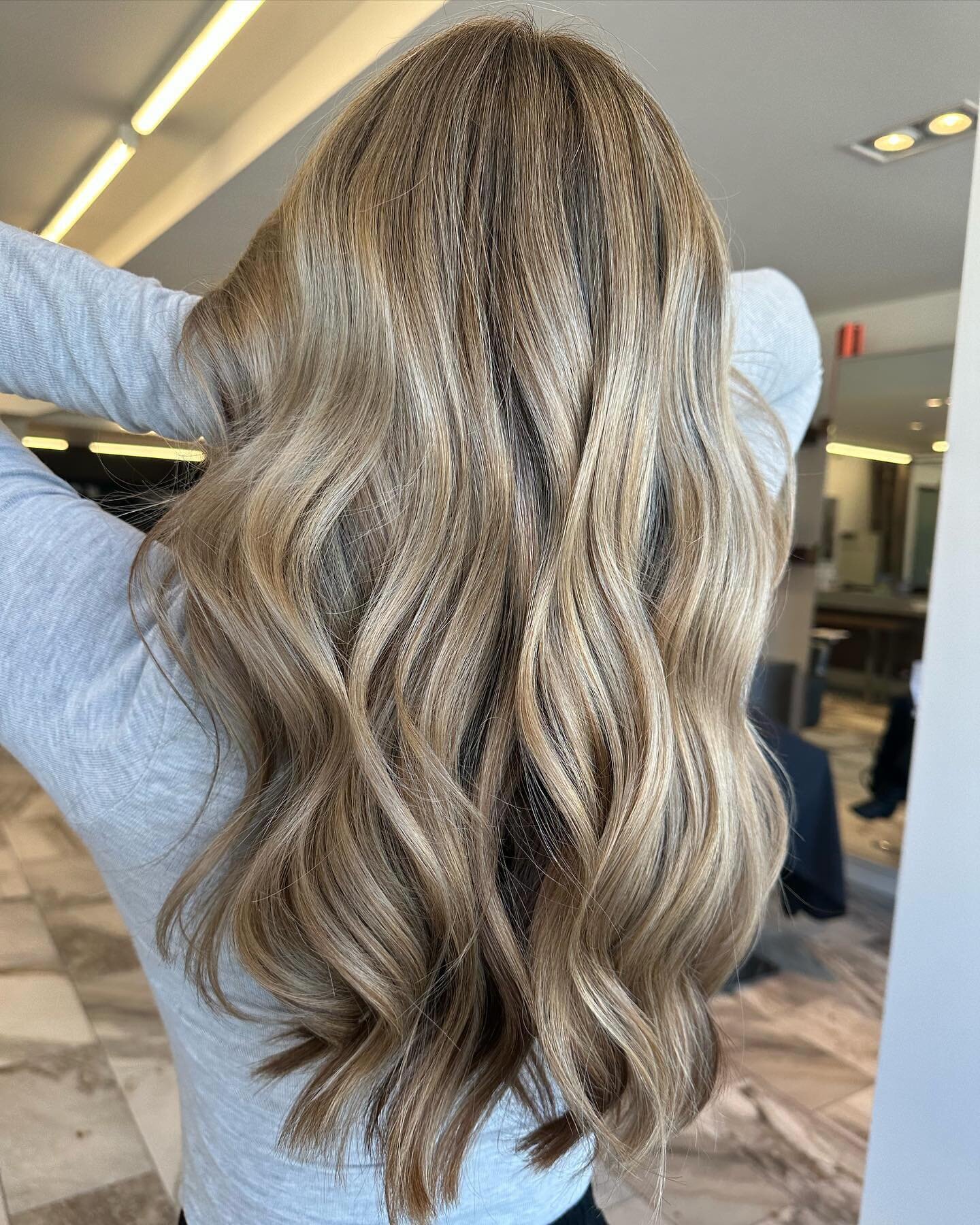 She said I want to be blonde 🤍
Hair by @emilywalkerhair_ 
.
.
.
@goldwellca #goldwellca
#behindthechair #licensedtocreate #niagarahair #niagarahairstylist #oneshot
#modernsalon #goldwellapprovedus #salonmagazine #btcpics #hairbrained @undiscoveredha