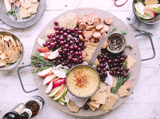 Charcuterie 🧀🍇and cannabis 🌿aficionados, this pairing is for you! 👇⠀⠀⠀⠀⠀⠀⠀⠀⠀
⠀⠀⠀⠀⠀⠀⠀⠀⠀
Why charcuterie boards rock? You can get SO creative with them, pairing salty with sweet, and mix crunchy with creamy textures.⠀⠀⠀⠀⠀⠀⠀⠀⠀
⠀⠀⠀⠀⠀⠀⠀⠀⠀
If you love 