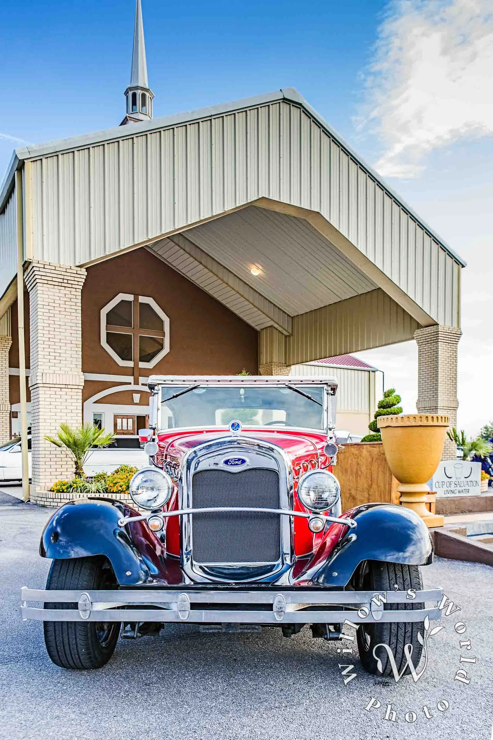 13-Classic_Car_in_Front_of_Mobile_Alabama_Church_Wedding_Details_Willows_World_Photo.jpg