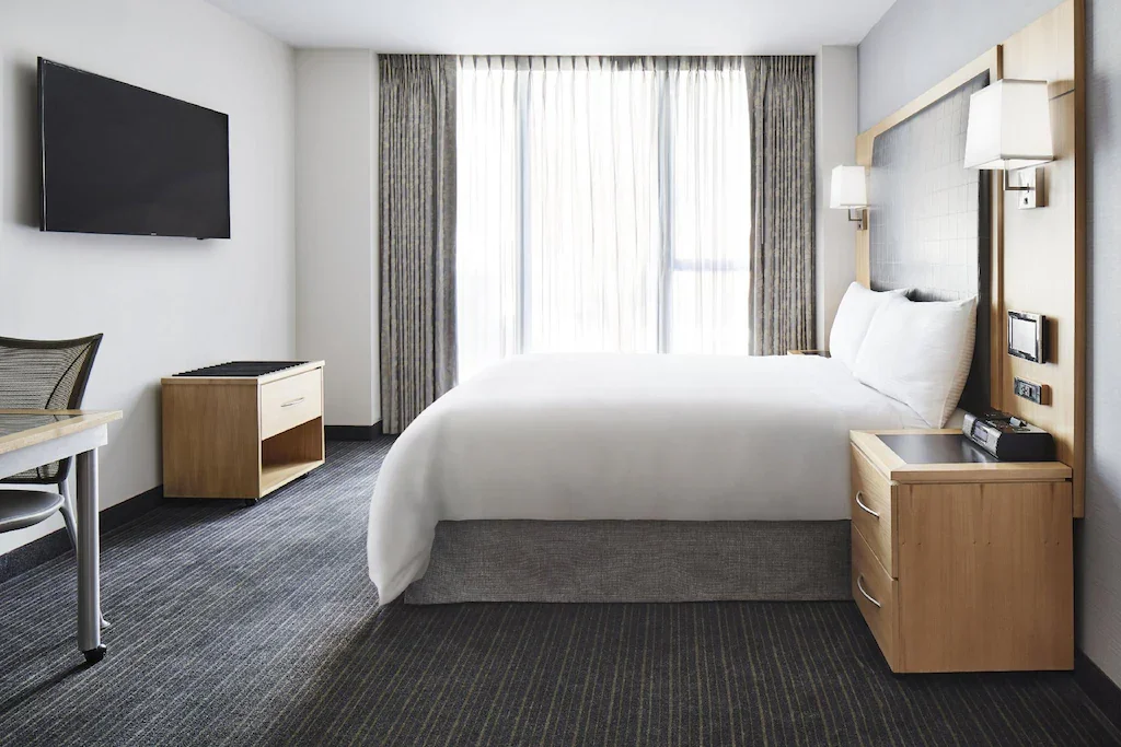 Club Quarters Hotels   Luxury Plush Mattress Partner