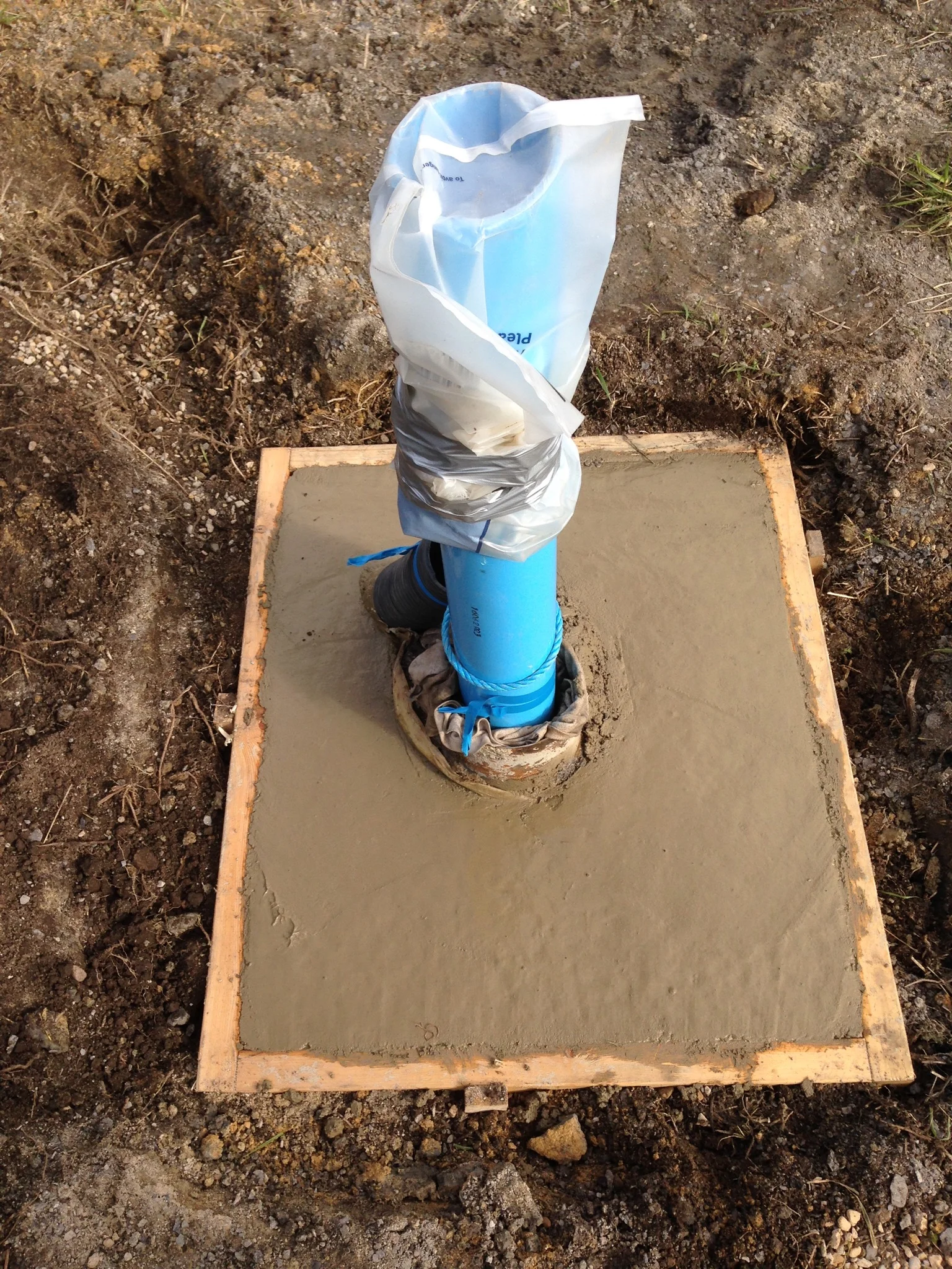 Borehole chamber foundation