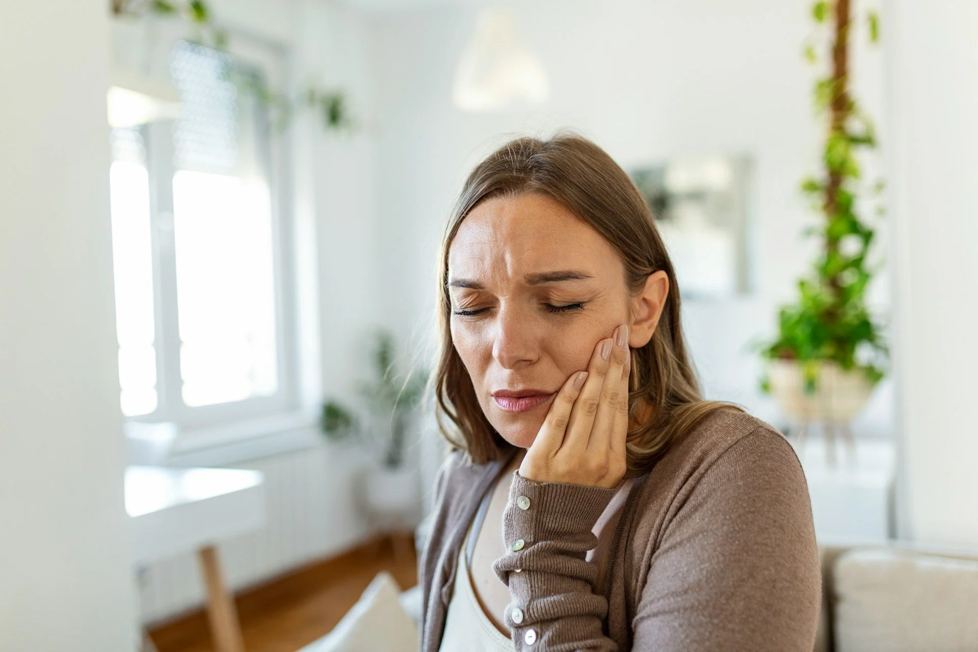 Jaw Pain Red Flags: When to See a Dentist vs. GP vs. Chiropractor
