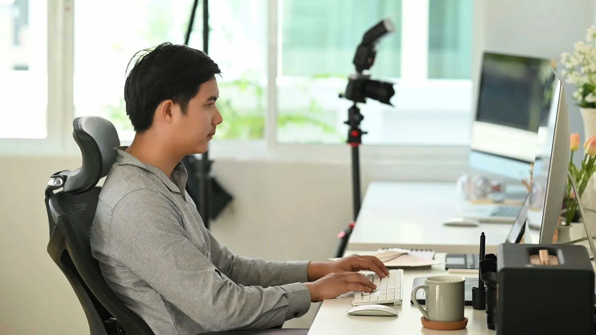 Hot-Desking Posture Setup in Melbourne: Any Desk in 2 Minutes