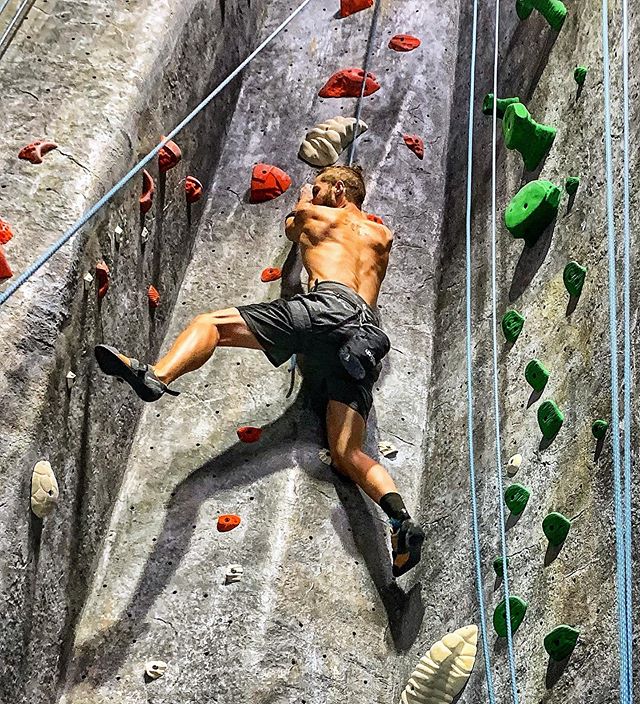 Hang time. Rock Work ⛏ ⛰
📷 @missginadunlap 
Baley @steprocket &bull;
&bull;
#rockclimbing #climbing #bouldering #nature #climb #climber #hiking #climbinglife #mountains #travel #sportclimbing #climbingrocks #rockclimb #climbingtraining #fitness #exp