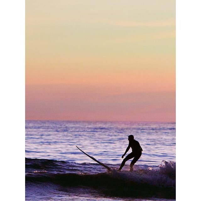 California Dreamin&rsquo; 🌊
Shot 10 minutes after sunset, Canon EOS 80D&bull; Canon 70-200 L II IS 2.8 &bull;
&bull;
#surfing #surf #beach #surfer #ocean #nature #surflife #sunset #waves #photo #australia #sunrise #france #surfers #surfboard #snowbo