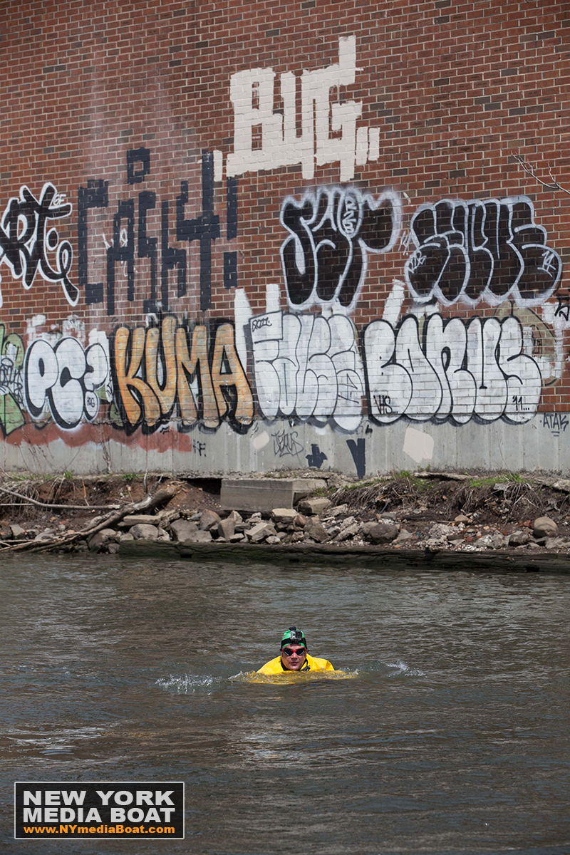 20150422_NewYorkMediaBoat_Gowanus_Swim-1289_1200wm.jpg