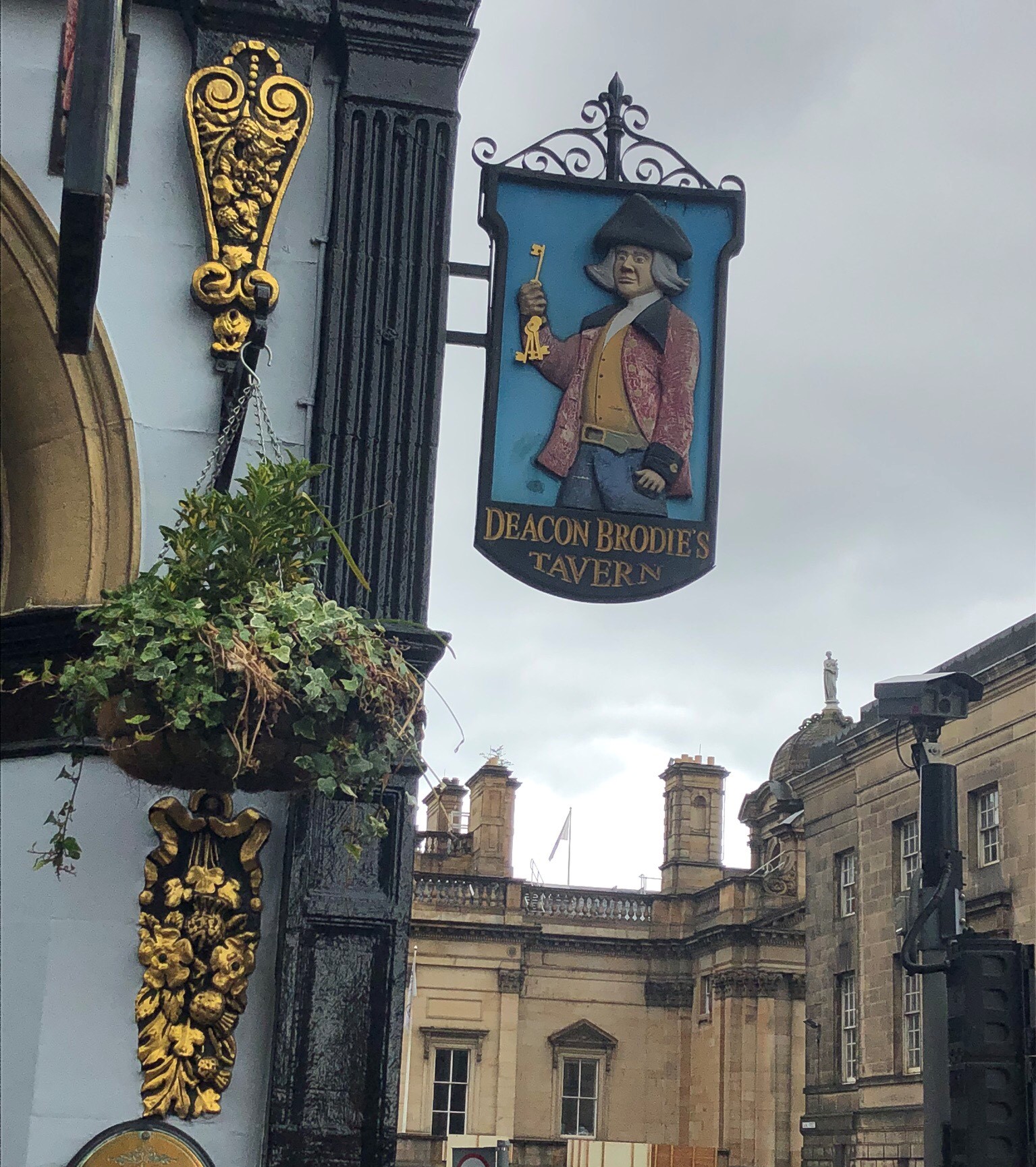 Deacon Brodie’s Tavern in Edinburgh, Scotland Photo by Carroll S. Taylor 2019