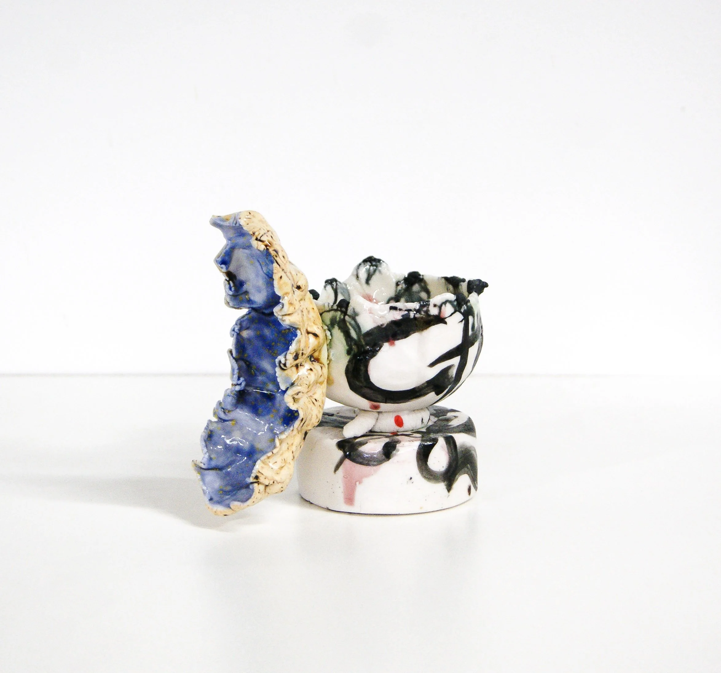 Chuckandoyster_2026_porcelain,slip,glaze_6inchesX4inchesX3inches_paulymaloney.jpg