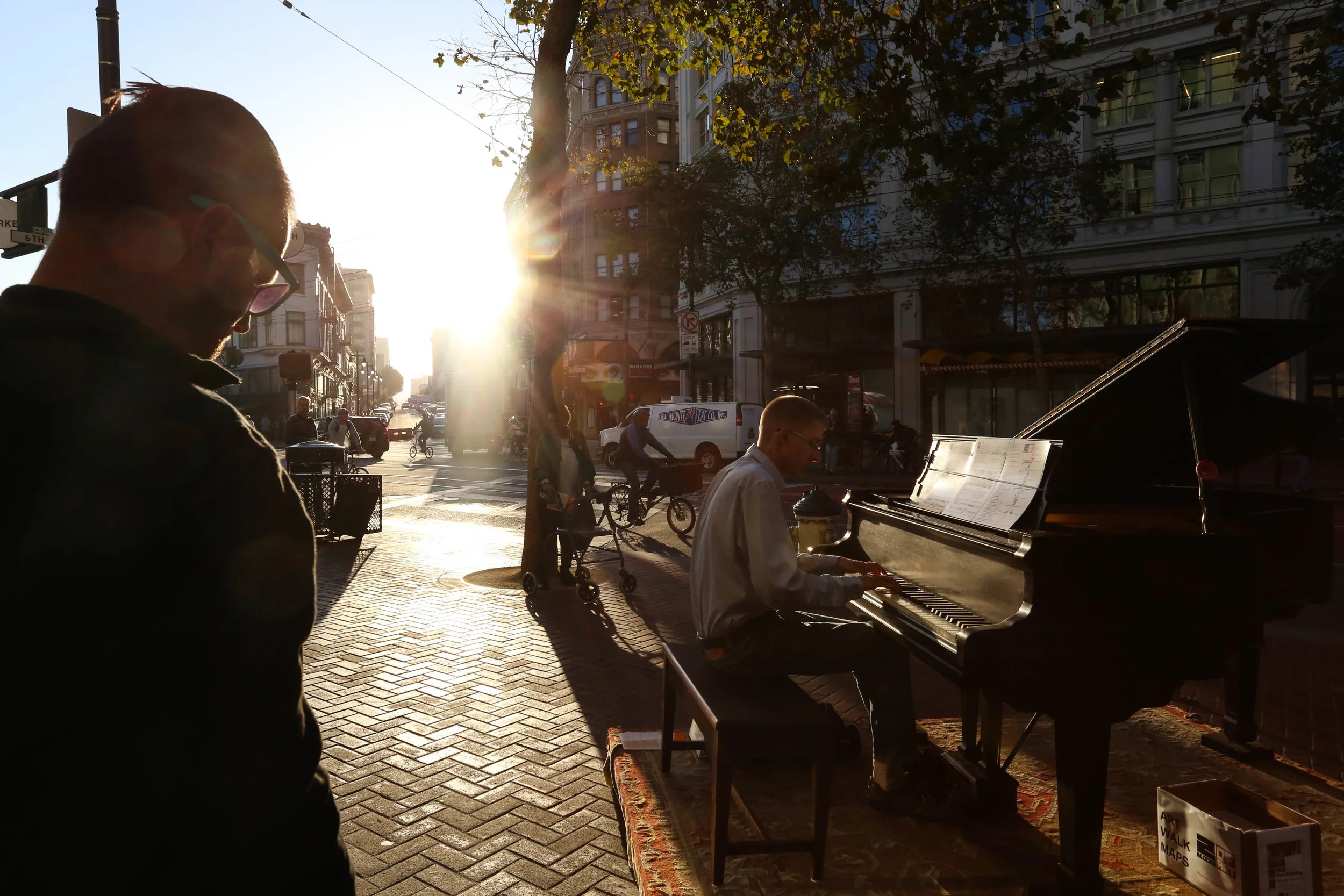 2 Blocks of Art walk begins at Market and Sixth Street with Andrew Barnes Jamieson playing for the Center for New Music. His performance attracts audience members on their way home from work, starting their Friday night and locals. Friday, September 16, 2016. Mid-Market News