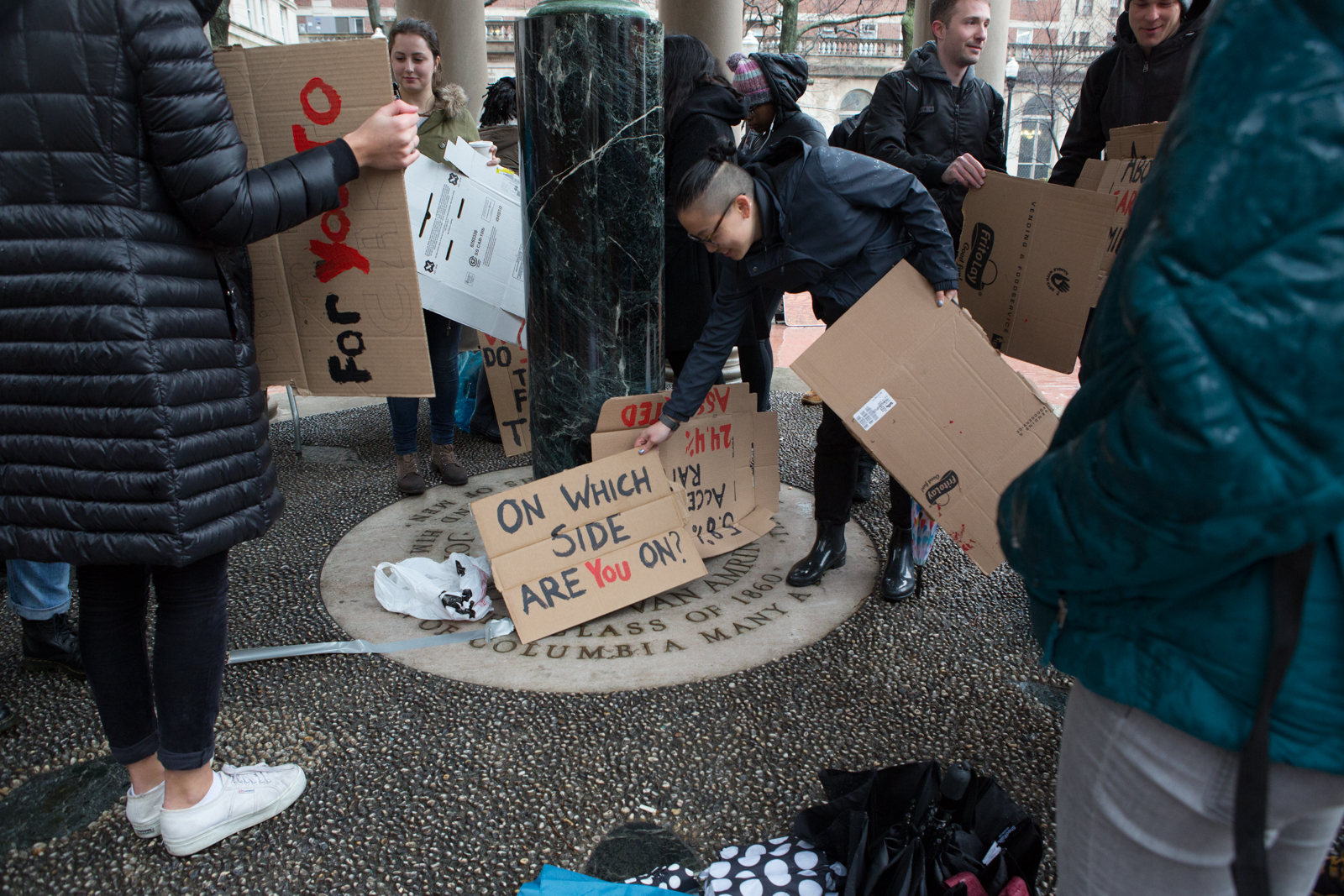 Stacking rally signs