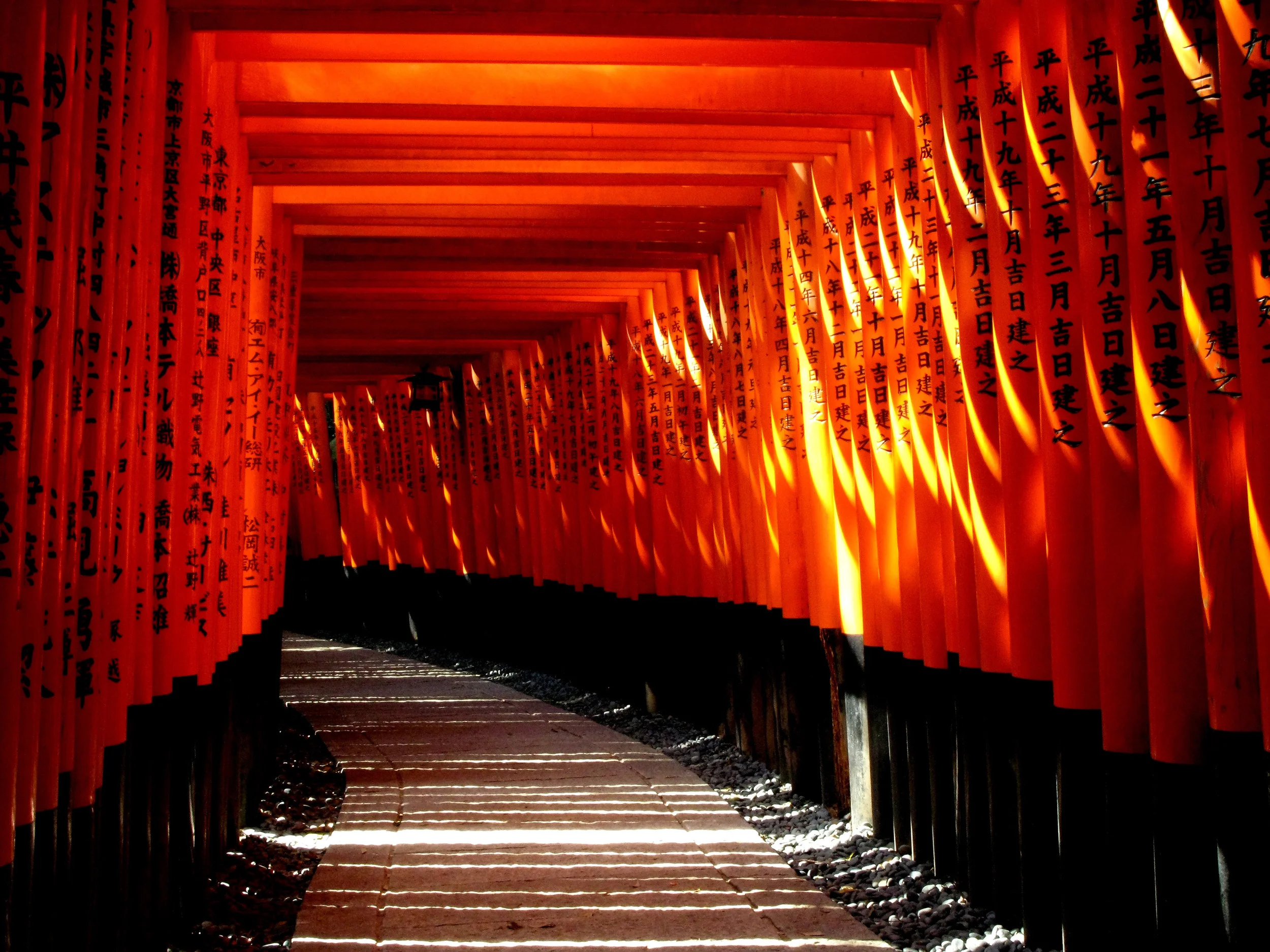 Fushimi_Inari-taisha_sembon-torii.jpg