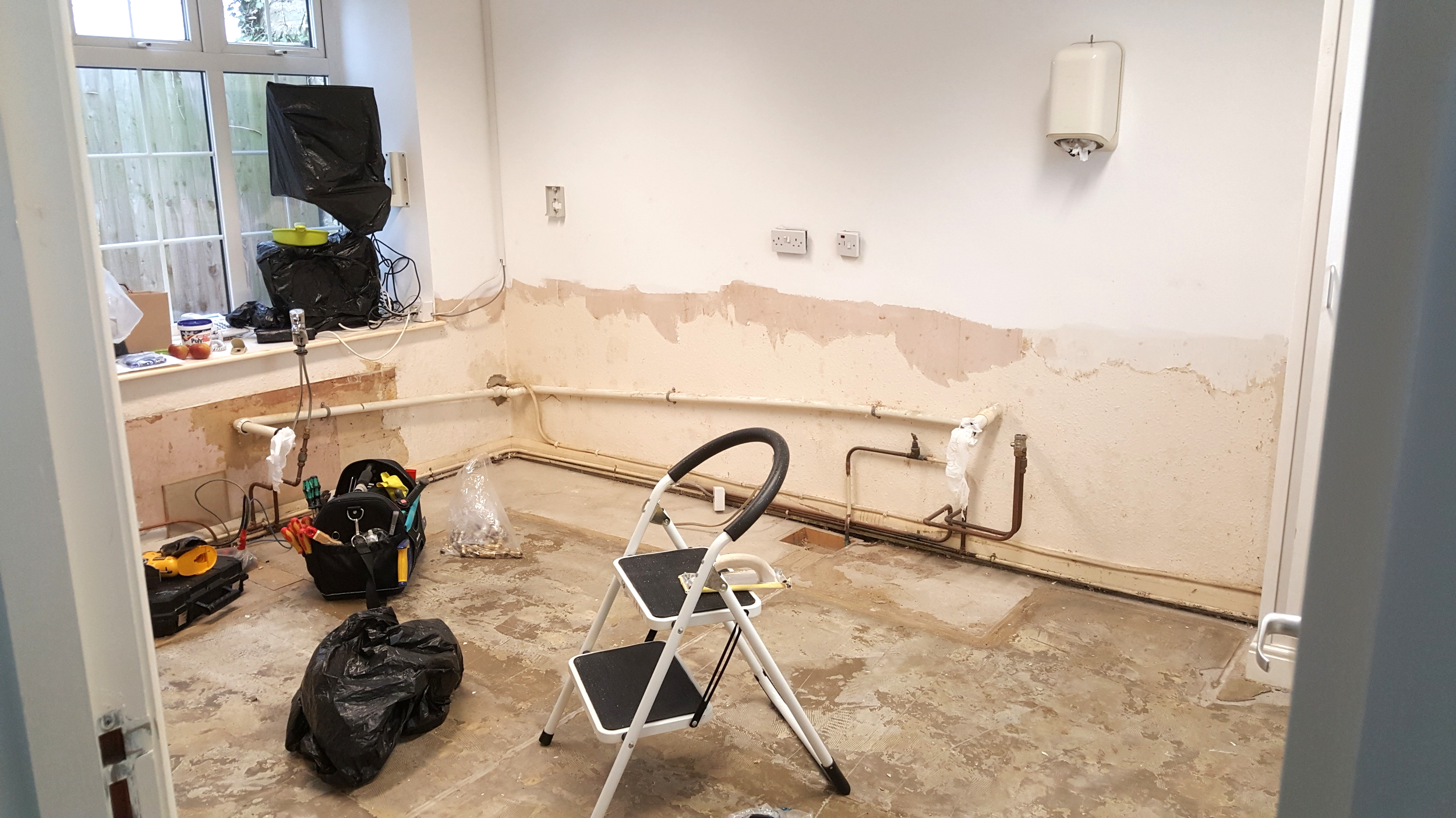 Room cleared & old flooring lifted