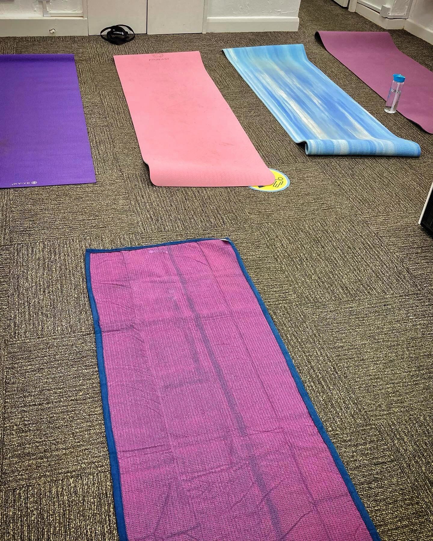 Lunchtime #mindfulness team yoga 🧘&zwj;♀️today. There may be a few pink cheeks this afternoon here @eastaytondental 😂 

#yoga #teamyoga #corestrength #denplan @denplan #notjustteeth