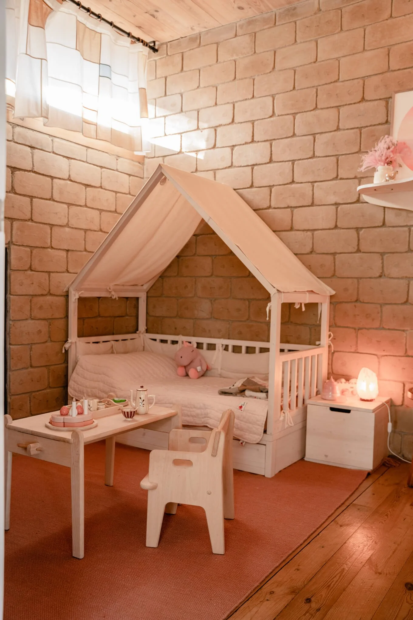 Casa Pinion kid bedroom interior captured by Julia Malinowska – calm atmosphere with neutral colors and textures