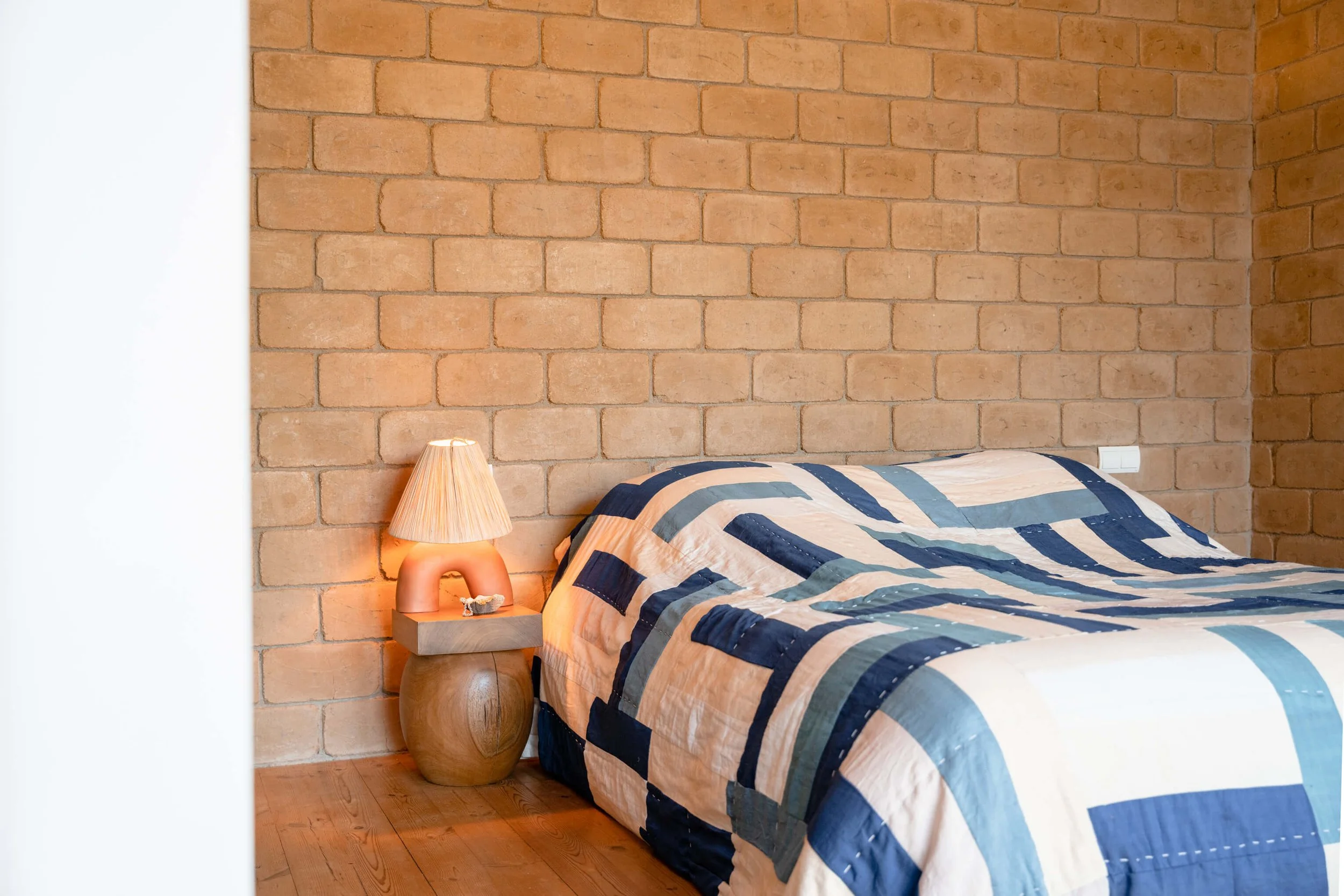 Casa Pinion bedroom interior captured by Julia Malinowska – calm atmosphere with neutral colors and textures