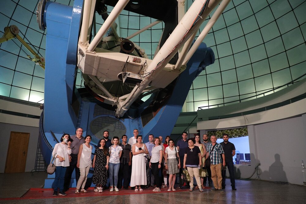 23 escursion to 2.6m diameter telescope.JPG