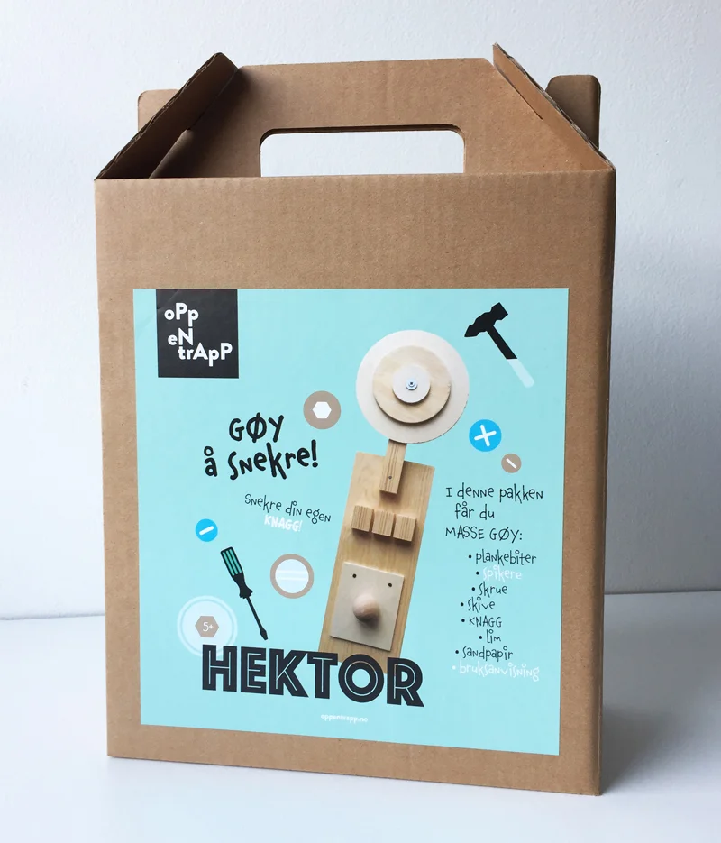 Hektor ferdig snekret blir til en knagg.