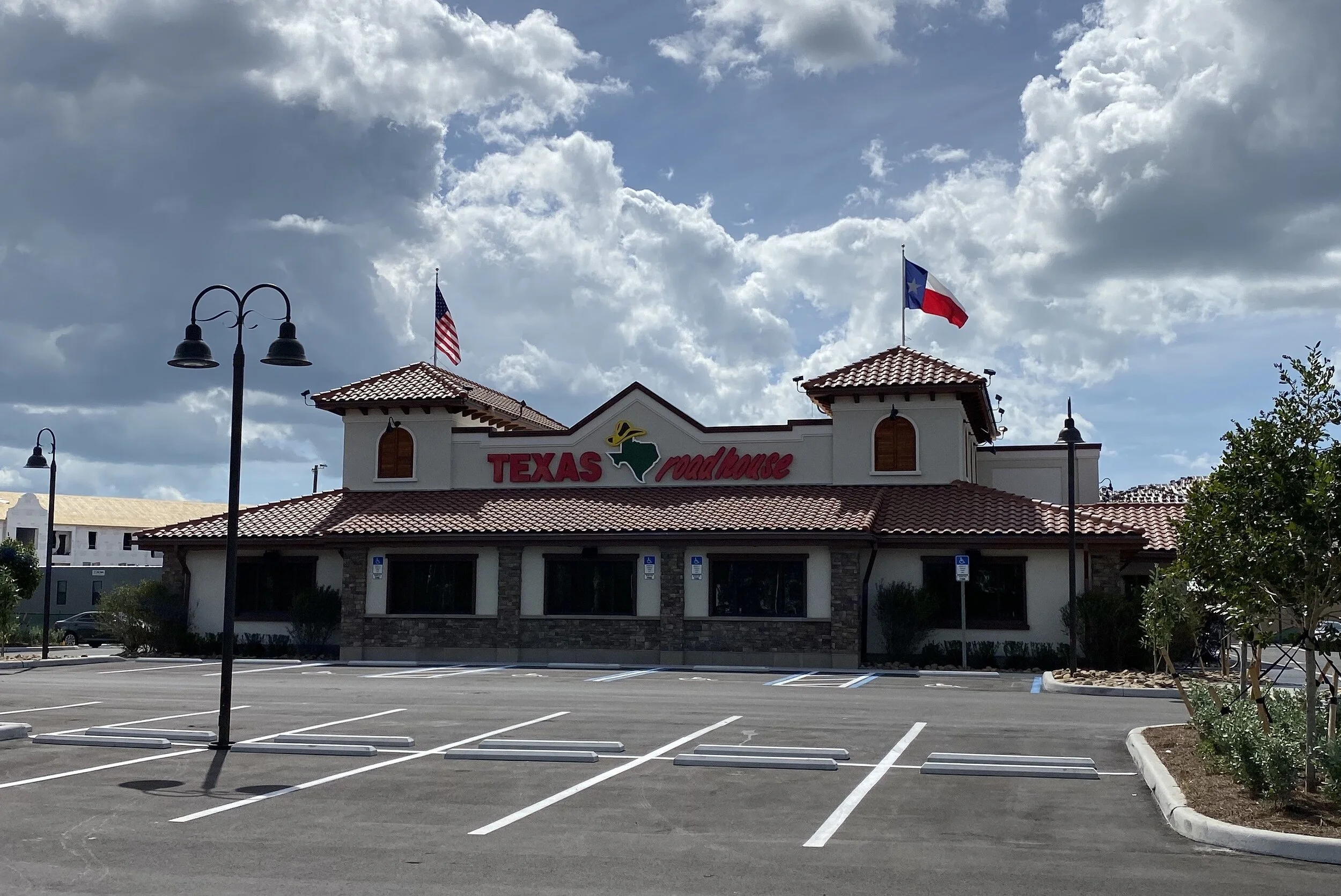 Texas Roadhouse Opens at Estero Grande! — South Real Estate Group
