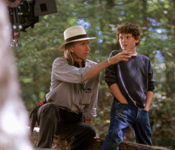 HEARTS IN ATLANTIS, director Scott Hicks, Anton Yelchin on set, 2001, (c) Warner Brothers