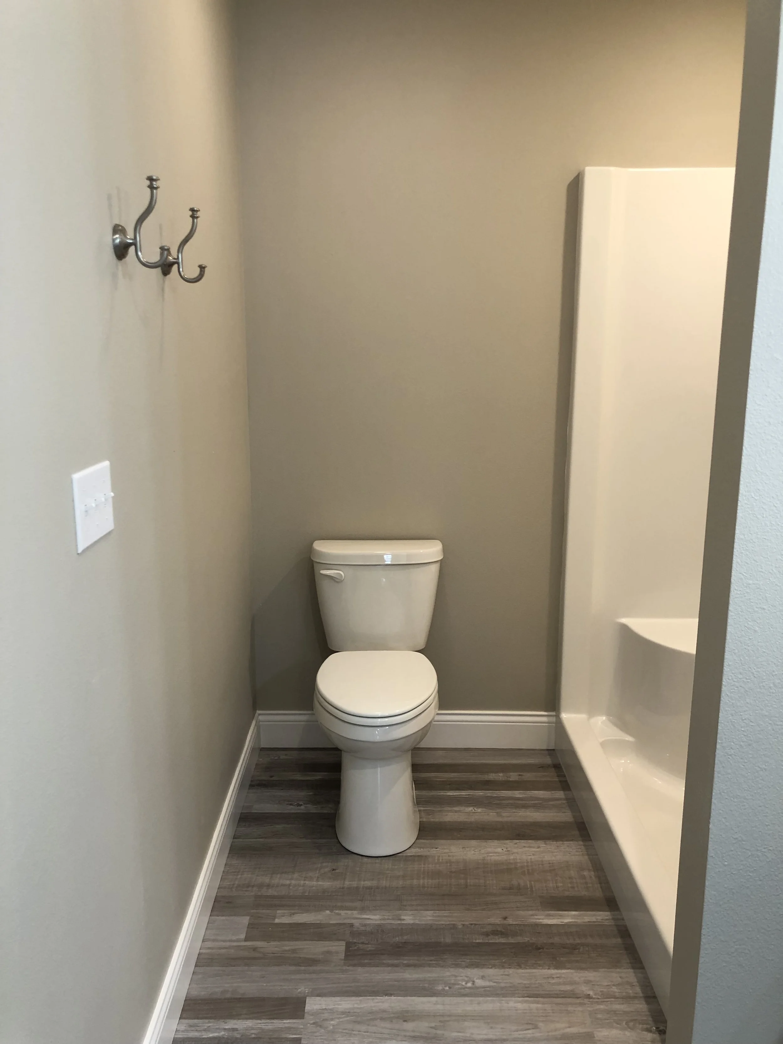1820 Lewis - Master Bath 2.jpg