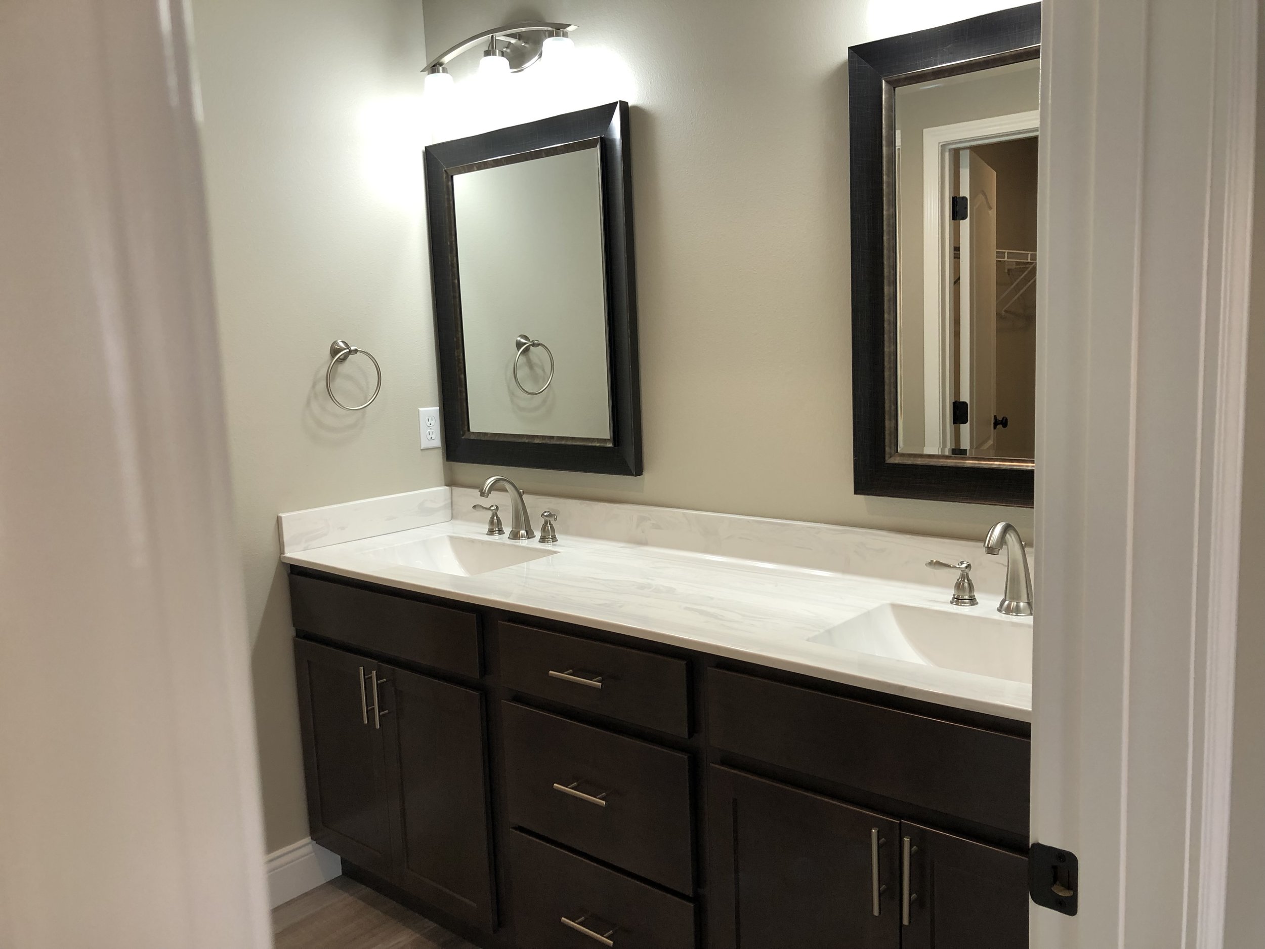 1820 Lewis - Master Bath.jpg