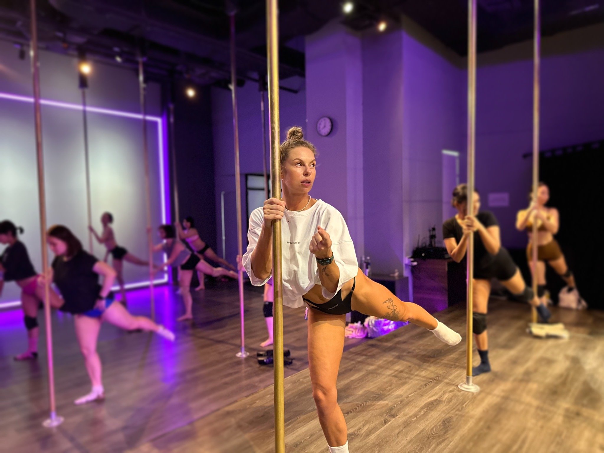 The Brass Barre - POLE SASS & A$$ Learn to wiggle and