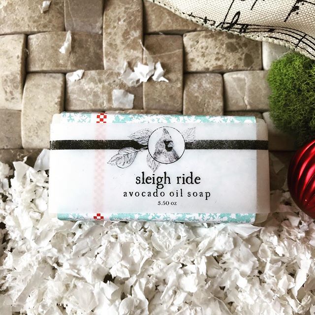 🎄Sleigh Ride Avocado Oil Soap is amazingly minty! ❄️Loaded with real Peppermint and a touch of Ho Wood for a touch of the outdoors. This soap is a big hit with the little ones and can’t be beat for fresh cheer! ❄️