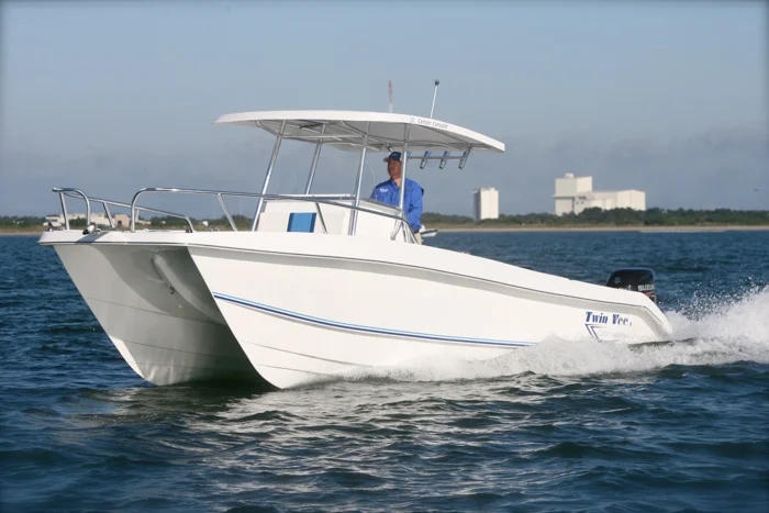 2016-Twin-Vee-26'-Center-Console-Boat-Riding-Wake-Florida-Boats.jpg