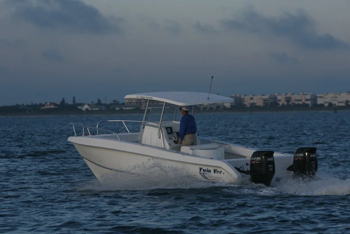 2016-Twin-Vee-26'-Ocean-Catamaran-Center-Console-Hard-Top-T-140hp-Suzuki-Florida-Boats (2).jpg