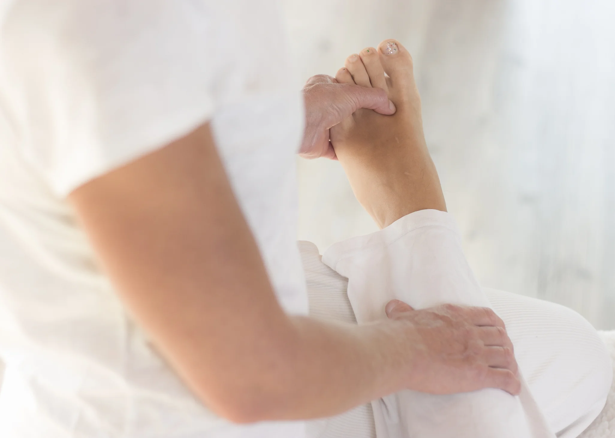 Depending on treatment required techniques can be hands on or off.