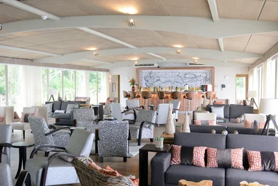 Delfin III: Canopy Lounge