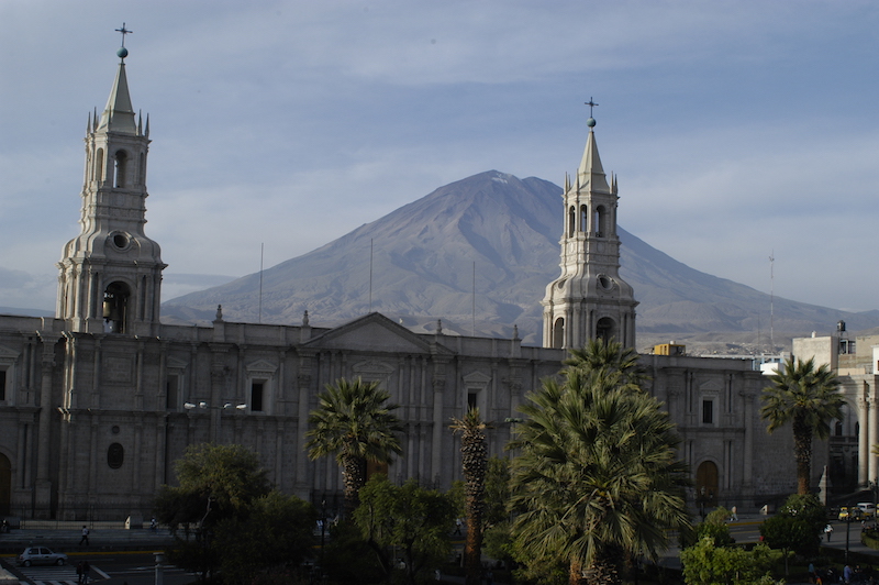 Arequipa & Colca 4D - Cathedral & El Misti volcano.jpg