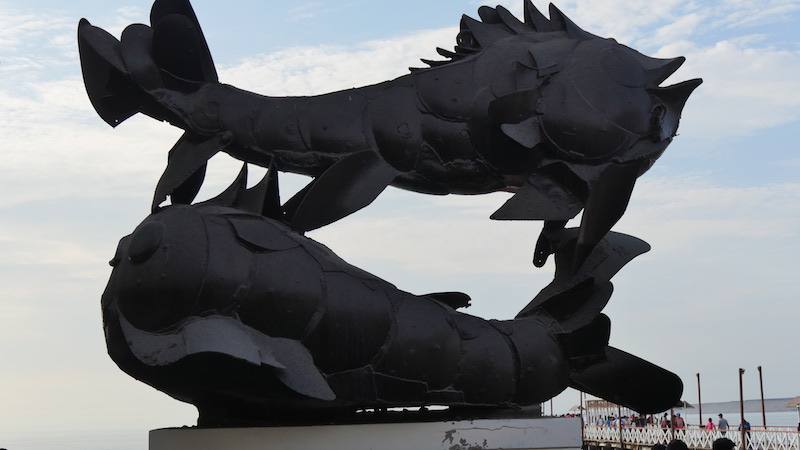 Huanchaco, La Libertad - Statue.JPG